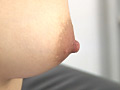 じっくりと接写撮影した勃起乳首