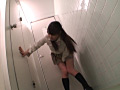 大量失禁！！我慢出来ずに漏らしてしまう女子○生3