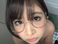 家族がいる家の中でも兄に従順な妹／れい