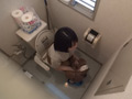 放尿○撮がとらえた便所オナニー女子（4）
