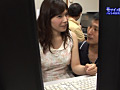 AV会社でモザイク処理のアルバイトをする女