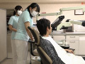 歯科助手をしている兄貴の嫁さんがかなりのデカパイ