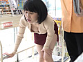 一緒に働く店長の奥さんは誰もがソソる美熟女2