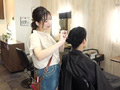 美容室の奥さんが巨乳を押し当てて誘ってくるので