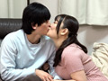 ○うとキス魔になると噂の近所の巨乳若妻 サンプル画像1