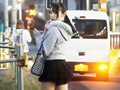 街のお姉さんがエロ過ぎてずっと見てたら抜いてくれた話
