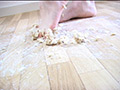 海老天丼を足で踏み潰してM男に食べさせてみました！