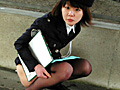 婦警さんの路上失禁
