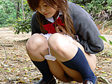 木陰の羞恥放尿
