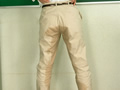 先生の濡れたスラックス