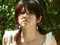 春奈はお外で尿を漏らす