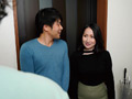 夫と共謀し隣人の大学生を誘惑する美人妻！ 水川かえで