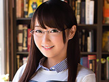 眼鏡美少女な古書店員 逢月はるな AVデビュー