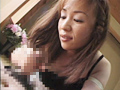 熟女の手コキと勢いのある射精