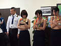 空港の出国審査ゲートでドッキリ羞恥身体検査