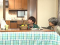 母親と息子がコタツでこっそり近親相○ゲーム2