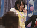 マジックミラー号 保育士さんをプチ三角木馬に跨らせる