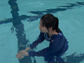 3姉妹の着衣泳法