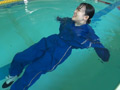 はりきり着衣水泳取材