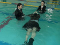 基礎練習は制服水泳