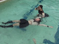 三つ巴の水中遊泳