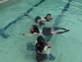 三つ巴の水中遊泳