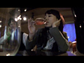 BARで一人さびしく飲んでいるアラサーOL
