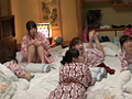 修学旅行で都会にやってきた田舎の学生たち！