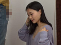 試着室に2人っきり自慢のデカチンを出して勃起させると