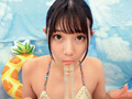 ビキニ姿が眩しい水着ギャルがお口だけでコンドーム装着