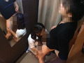 閉鎖された試着室という空間で 勃起チ○ポを出したなら