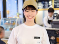 接客中は何をされても常に笑顔のカフェ店員に密着 はな