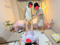 仲良し女子3人がパジャマ女子会で電気アンマ！
