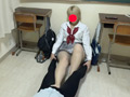 ヤンキー女子のパシリを断ったら電気アンマの仕打ちが サンプル画像5