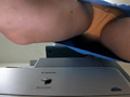 コピー機に仕込んだカメラが捕らえた美人OLのパンチラ