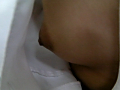 隙間からこぼれたコリコリ乳首○撮21