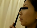 某メガネショップで視力検査中のパンツを○撮した映像