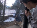 エッチな事考えてパンティを濡らしながら働くおばさん