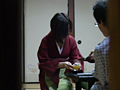 長澤ま○み似の本物美人仲居を職場でAVデビュー