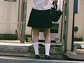 この女子○生の下着を盗みました。