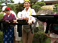 新人仲居さんが着物をめくって下半身丸出しダッシュ