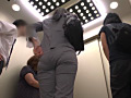 我慢できずお漏らししてしまうお姉さん