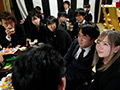 同級生たちに○わされ○○された金髪喪服ギャル かんな