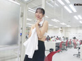社内で業務中の女子新入社員に突撃・野球拳！渡部花