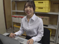 ロケ現場で業務中の女子社員に突撃・野球拳！持田葵