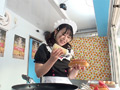 女子大生さん 「半裸で移動販売してみませんか？」