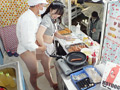 女子大生さん 「半裸で移動販売してみませんか？」