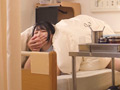 骨折入院の患者の清拭中布団の中に引き込まれたナース