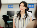 彼氏を寝取って生ハメ中出しさせる不動産レディ 本庄鈴