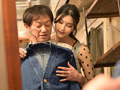 店内で客を全裸にして●制射精させる服屋の誘惑店員さん